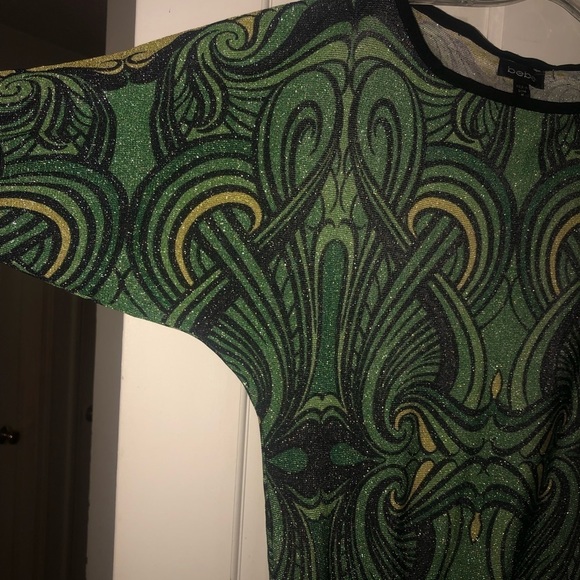Bebe size medium vintage green metallic retro print top long banded hem - Picture 6 of 7